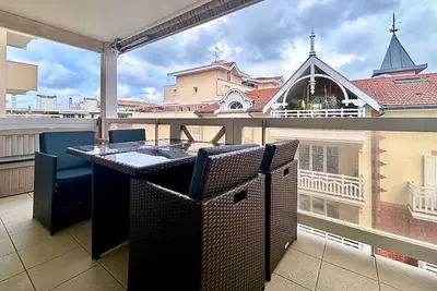 Image de T2, situé en centre-ville proche de la plage