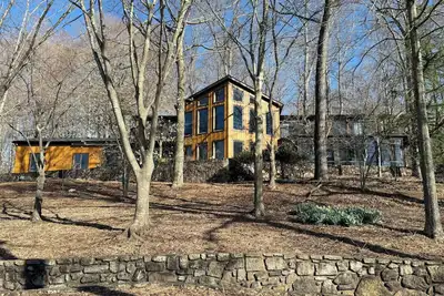 Image de Stunning Lakefront family retreat. Hot Tub, Dock, Pet Friendly, Covered Boat Slip