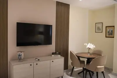 Image de Central Lahore 2 Bed Apartment with Roof Access, Gym