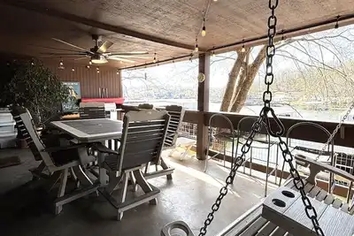Image de Lakefront Condo at The Knolls!
