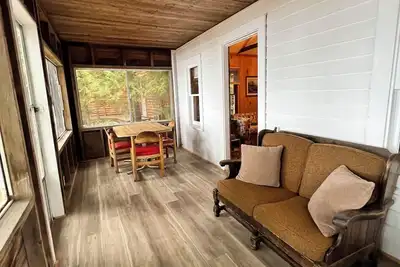 Image de Cottage Number \"1\"  is a Terrific 2-bedroom cottage on Hubbard Lake