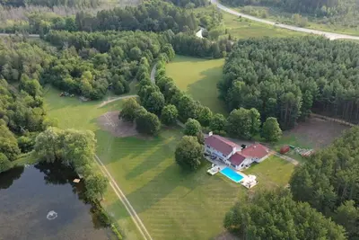 Image de Exclusive 100-Acre Modern Estate Designed Home