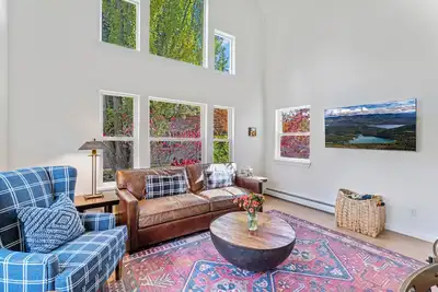 Image de Perfect for Longer Stays - 30-Day Min, Walking Distance to Downtown + Private Yard!