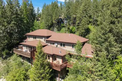 Image de 1. 5 miles from Ski Lift for Mountain Resort & Views of Whitefish Lake + Hot Tub!
