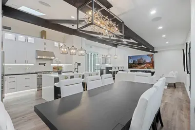 Image de Rate-Special - Modern and Luxe 5-bedroom house with Pool/Spa and Sauna