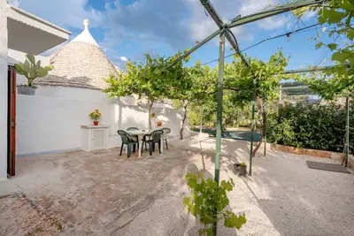 Image de Trullo 'Negli Ulivi' avec terrasse privée, Wi-Fi et climatisation