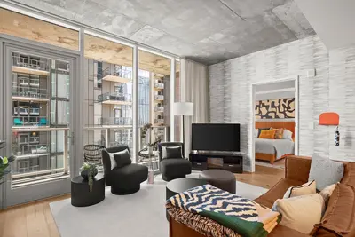 Image de Designer Condo Steps to Lady Bird Lake with gym & rooftop pool