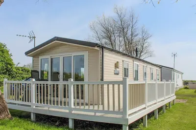 Image de Introducing the Willerby Expression, a premium 3-bedroom caravan designed for comfort and style.