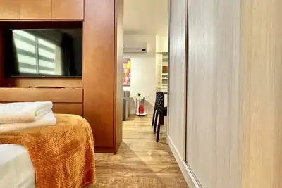 Image de Studio na frente do Shopping Curitiba, com garagem