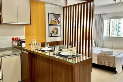 Image de Studio na frente do Shopping Curitiba, com garagem