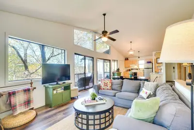 Image de 2 Living Areas + Fireplace! Family Murphy Retreat