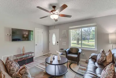 Image de 11 Mi to Beaches: Peaceful Foley Home w/ Yard