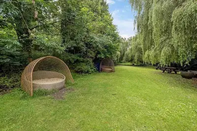Image de Enjoy Swimming & Spa in Historic Room with Large Gardens & Comfort Amenities