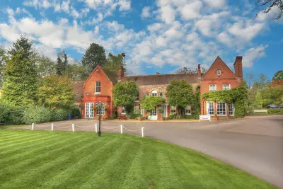 Image de 2 Relaxing Rooms w/ Pool, Steam Room & Garden Access at Charming Ipswich