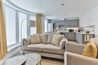 Image de Appartement en bord de mer près des jardins Glen, Sans dépôt