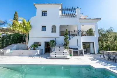 Image de Luxe 6-bed Heated, Pool, Sauna & Hammam