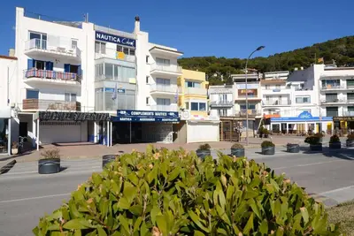 Image de Appartement en Bord de Mer avec Vue sur Marina