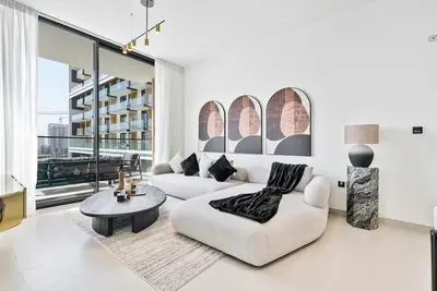 Image de Elegant 2br with Private Pool on Balcony and Gym Access