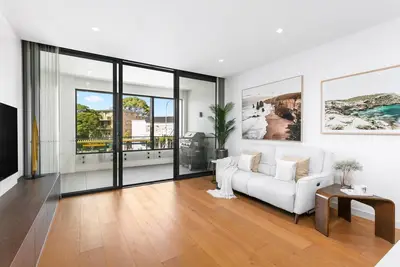 Image de Mosman - Mili3 - Military Road - Approx. $1300-$1500 per/week Fully Furnished With A Large Sunny Balcony