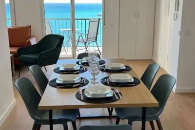 Image de Amazing Beachfront Views Apartment – close to everything you need.