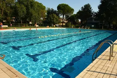 Image de Séjour cosy avec terrasse et piscine partagée
