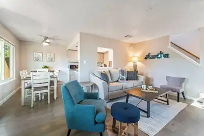 Image de Spacious, newly renovated 2Br /2. 5 Ba in North Austin has it all!