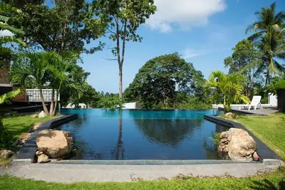 Image de Serene 2-bedroom flat with sea views, pool, and modern amenities
