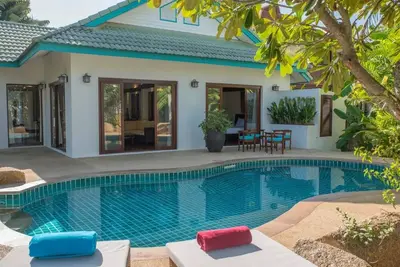 Image de Luxurious 4-bedroom villa steps from Hua Thanon Beach with coastal views