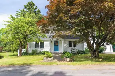 Image de Maplewood Meadow: w/ Hot Tub | 5 Mins to Kingston