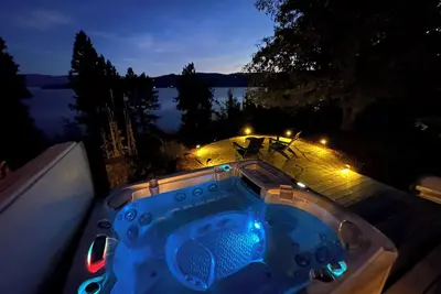 Image de Lake Getaway in Sandpoint with Hot Tub