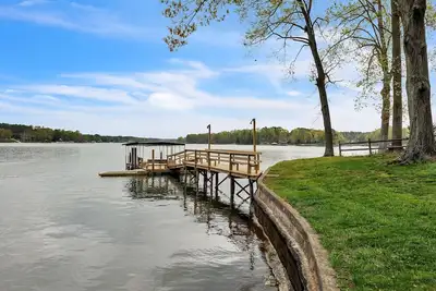 Image de Lakefront Retreat | Private Dock & Fire Pit
