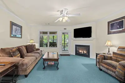 Image de Uptown Getaway - Lovely Condo in Downtown Tuscany Villas