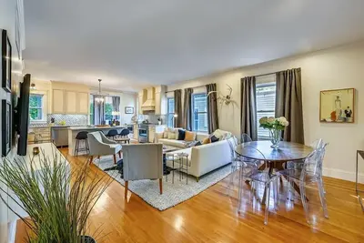 Modern Boston Condo | near T