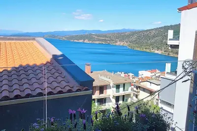 Image de Suite 1 on the Hill – Partial Sea View