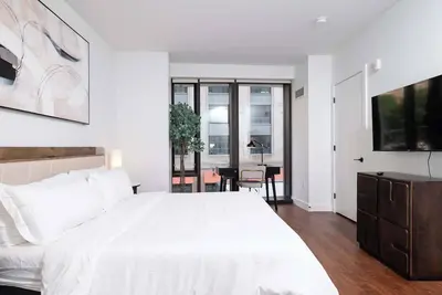 Back-Bay Upscale Central Condo Rooftop & Parking