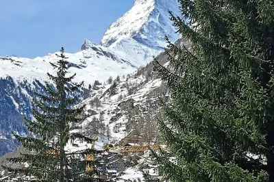 Image de Spacious 3 bedroom apartment, south facing with partial Matterhorn view