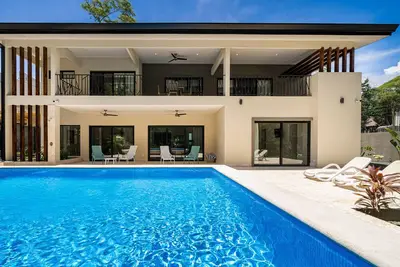 Image de Private Luxury Villa 4 Bed, 4 Bath; Private Pool & 3 Min Walk to Ocean and Town