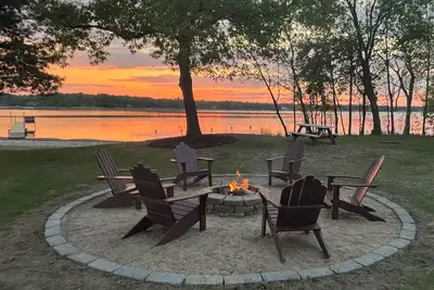 Image de Private Beach and Sunsets on White Sand Lake