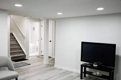 Image de Bright & Cozy 2br Work /Relax - Close to Airport