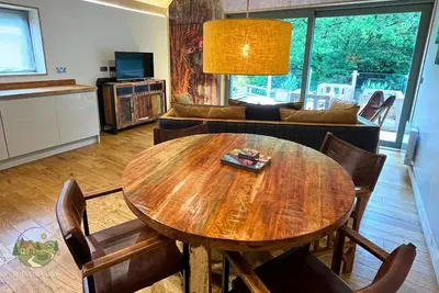Image de Rosemary Lodge • 2br + Hot Tub & Sauna • Sleeps 4