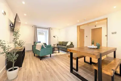 Joivy 3br Flat in Haymarket with Free Parking