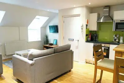 Charming Apartment near Dean Village