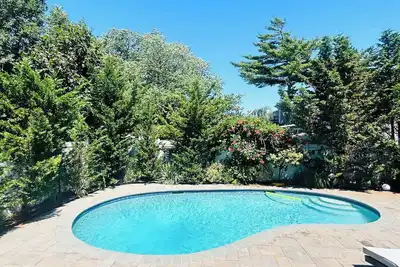 The Endless Summer House Only 10 Mins Drive to Long Beach! Heated saltwater Pool