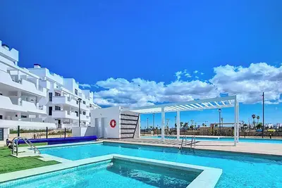 Image de Appartement sud-ouest avec vue sur la piscine