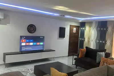 Image de Luxury Brown-Themed Apartment with Balcony Views & Comfort