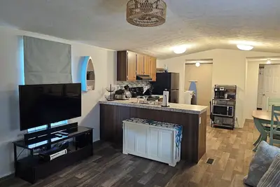 Image de Carra's Cottage -3 bed 2 bath home, minutes from Berlin's town center and Oc.