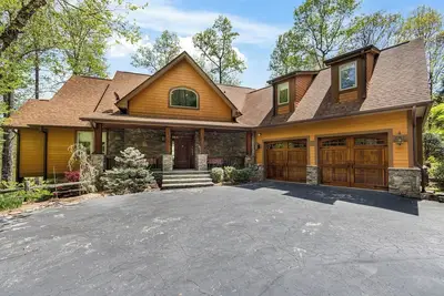 Image de Spacious 5-bedroom Mountain House with Movie Room & Pool Table