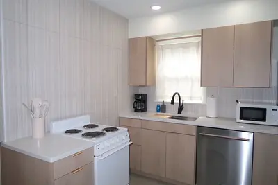 Image de Dt Location W Washer and Dryer. Fully Renovated.