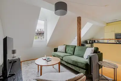 Image de Blueground | Alt-Wiedikon, balcony, nr Uetliberg