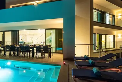 Image de Villa with heatable pool, 2 Xl jacuzzis & Bbq